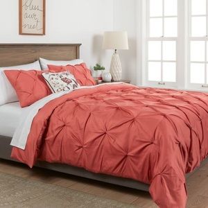 Queen size duvet cover and matching sheet set.